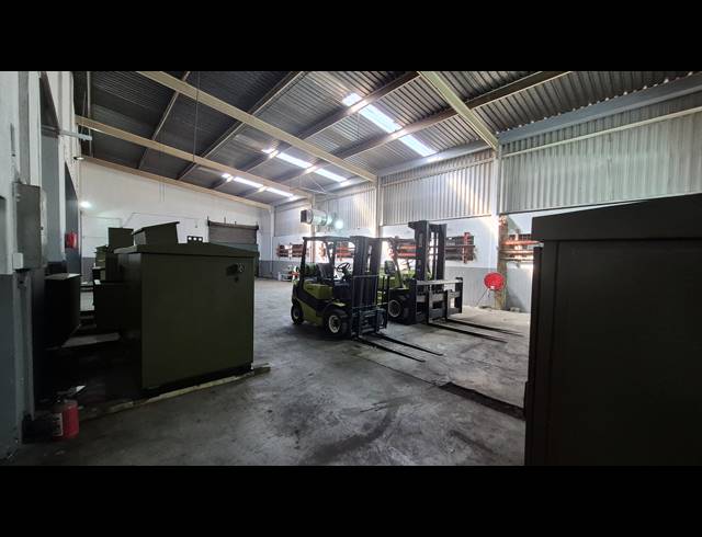 2,100M² FACTORY FOR SALE IN BOKSBURG EAST